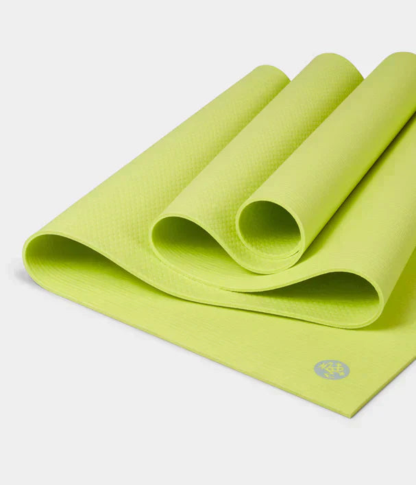Yogamatter i ulike tykkelser og materialer – komplett guide