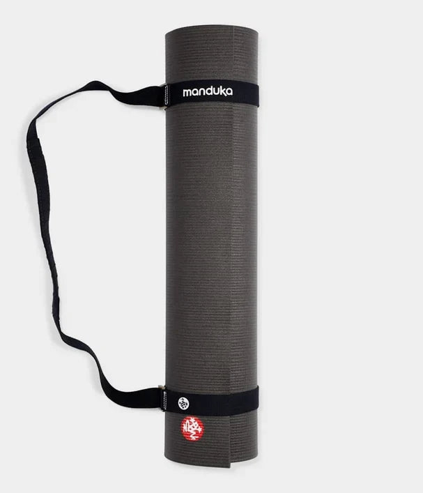 Manduka Commuter Mat Carrier, svart bærestropp til yogamatte