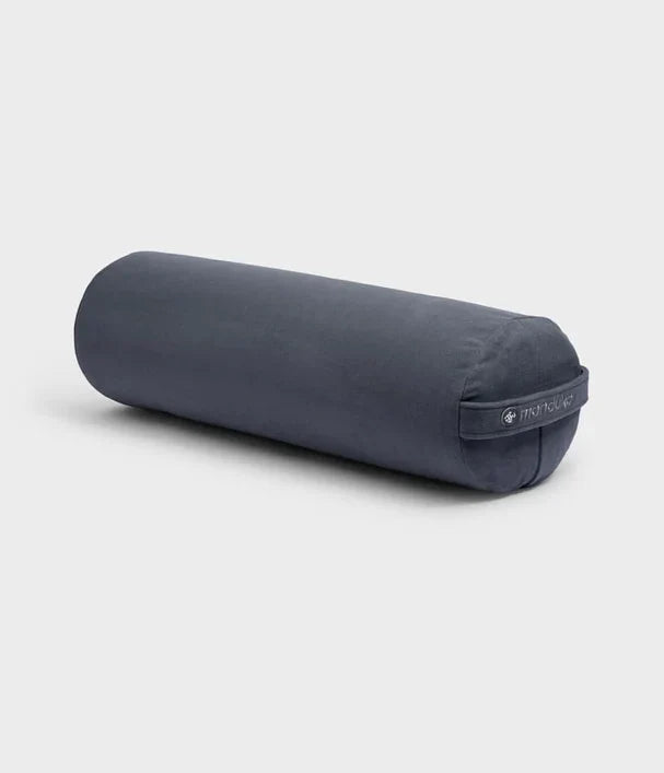 Manduka Round Bolster - Thunder, en rund yogabolster
